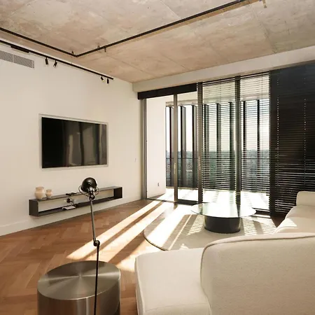Wealthystays 2br Flat, Gym, 11th Floor, Center Apartment *
